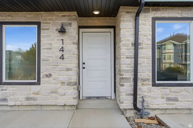 144 Chambord Ct E, Sandy, UT 84070 - Image #2