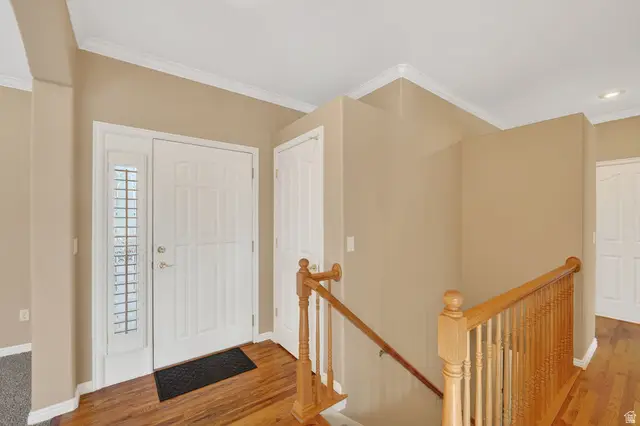 586 E Creekview Dr, Murray, UT 84107 - #3