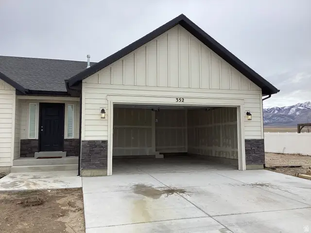 352 S Amber Field Dr, Grantsville, UT 84029 - Image #2