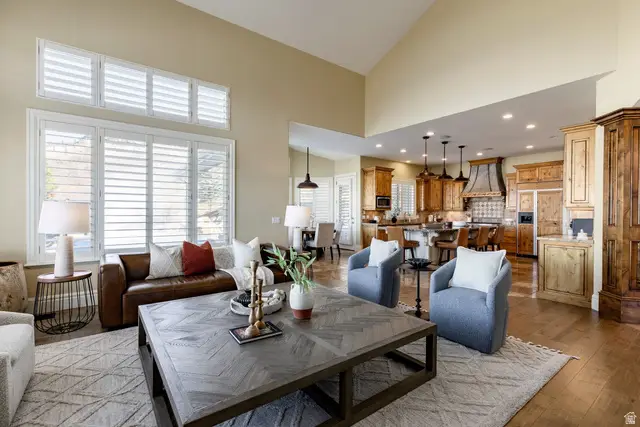 407 E Hidden Lake Dr, Bountiful, UT 84010 - Image #2