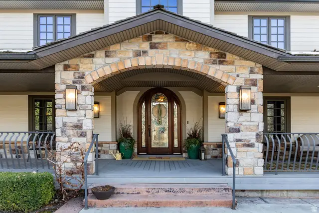 986 E Wheeler Farm Cv, Salt Lake City, UT 84121 - Image #2