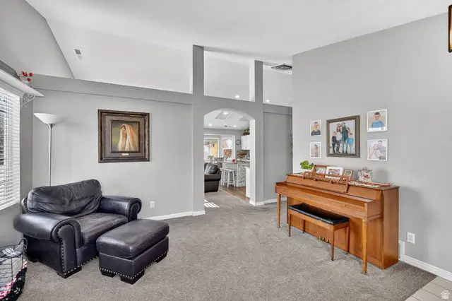 214 S Larkin Ln W, Kaysville, UT 84037 - Image #2