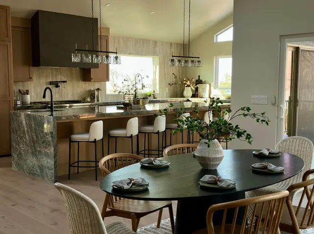 2551 E Sherwood Dr S, Salt Lake City, UT 84108 - Image #1