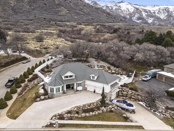 4496 Cottonwood Dr, Pleasant View, UT 84414