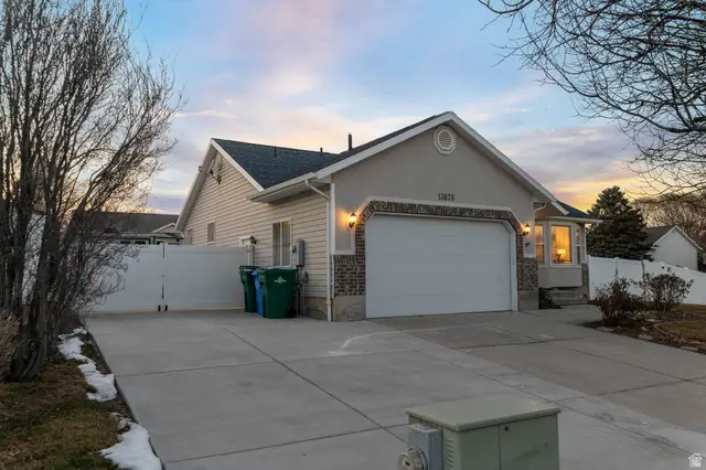 13878 S Shaggy Peak Dr, Riverton, UT 84096 - Image #2