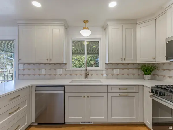 2095 E Rolling Knolls Way S, Salt Lake City, UT 84121