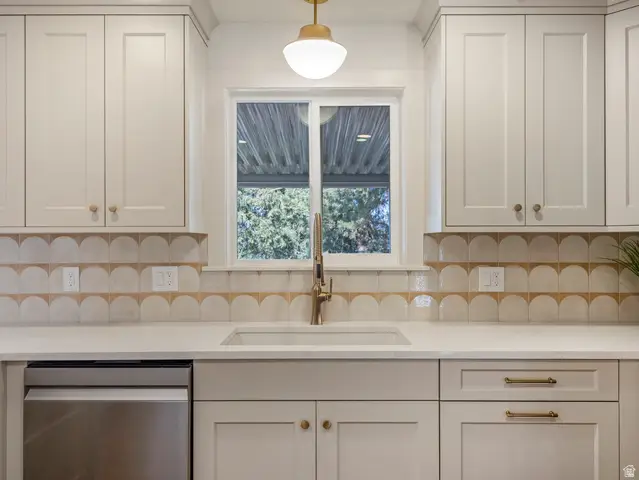 2095 E Rolling Knolls Way S, Salt Lake City, UT 84121 - Image #3