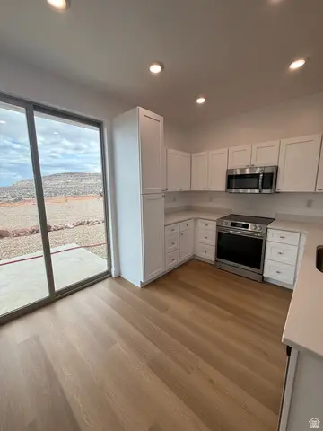 1336 E Lone Rock View Dr, Big Water, UT 84741 - #2