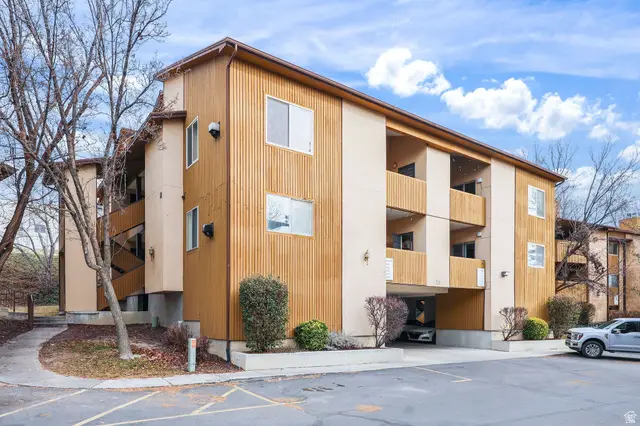 9153 S Jefferson Pl, Sandy, UT 84070 - Image #1