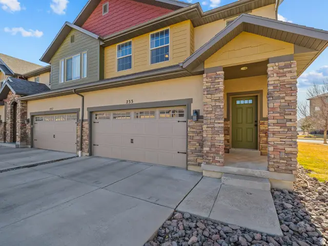 233 E Baycrest Dr, Saratoga Springs, UT 84045 - #3