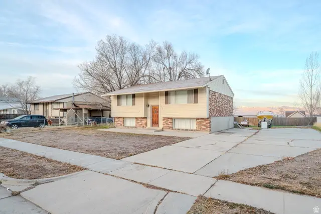 10522 S Amaryllis St, Sandy, UT 84094 - Image #2