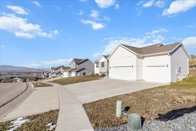 889 E 600 N, Hyde Park, UT 84318 - #2