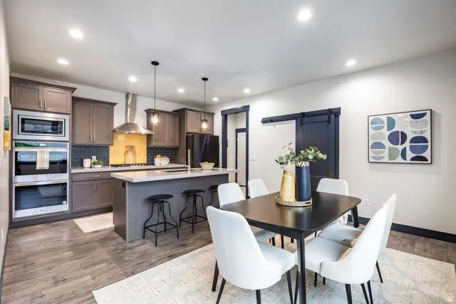 594 E Spruce Glen Rd, Murray, UT 84107 - Image #3