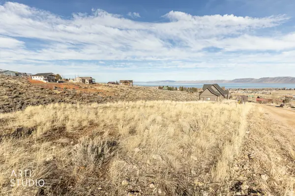 373 W Yarrow Dr, Pickleville, UT 84028