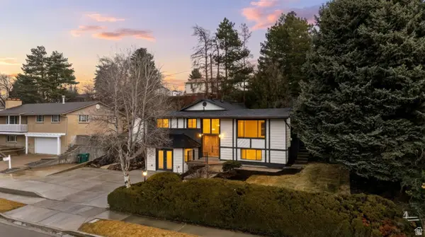 8857 S Capella Way E, Sandy, UT 84093