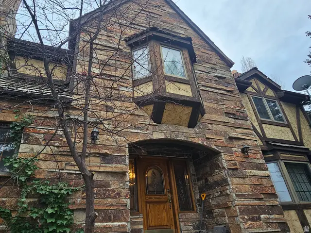 8085 S Mountain Oaks Cir, Cottonwood Heights, UT 84121 - #2