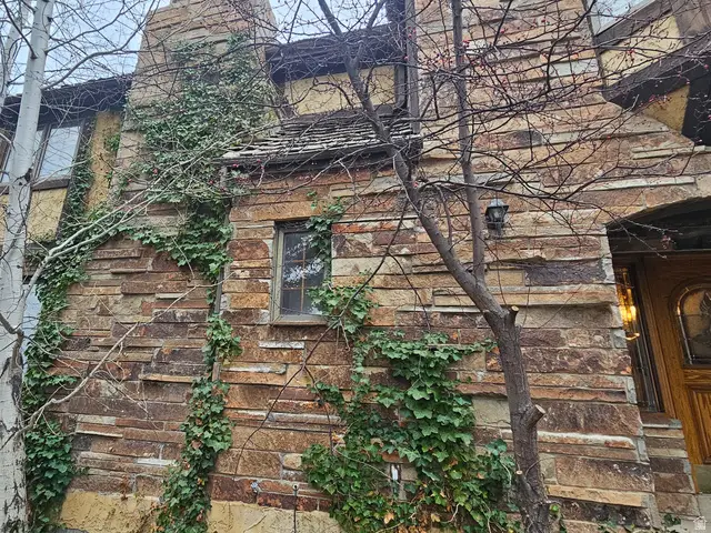 8085 S Mountain Oaks Cir, Cottonwood Heights, UT 84121 - #3