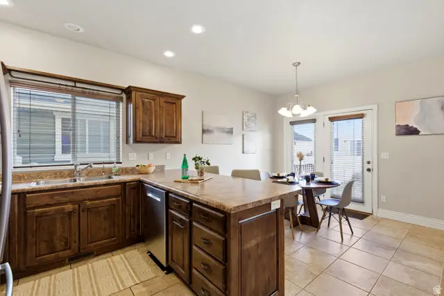 1542 E Shadow Dr, Eagle Mountain, UT 84005 - #3