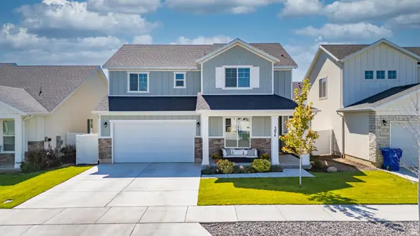 3074 S Edgewater Ln W, Syracuse, UT 84075