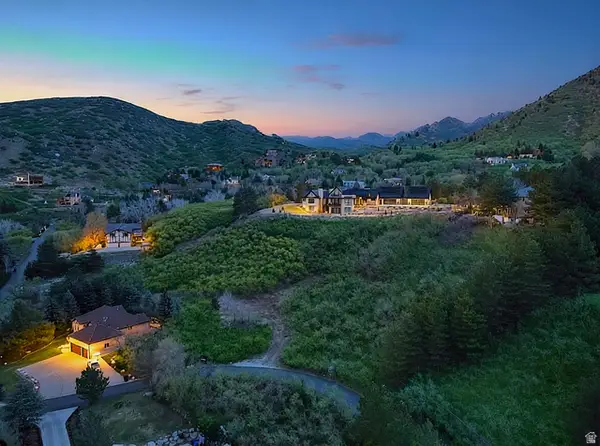 10667 S Hidden Ridge Ln, Sandy, UT 84092