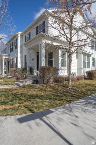 11431 S Lake Falls Rd W, South Jordan, UT 84009 - #2