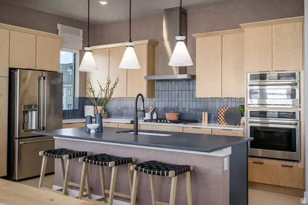 1986 Wilshire Rd E #3, Holladay, UT 84117