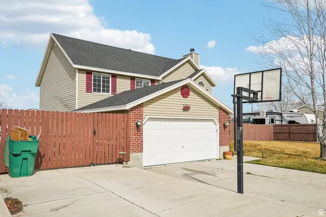 4952 W Robin Hill Rd S, West Jordan, UT 84081 - #3