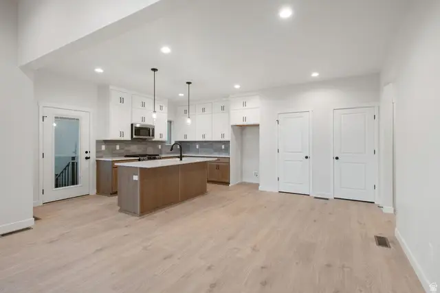 7029 W Lake Ave, South Jordan, UT 84009 - #3