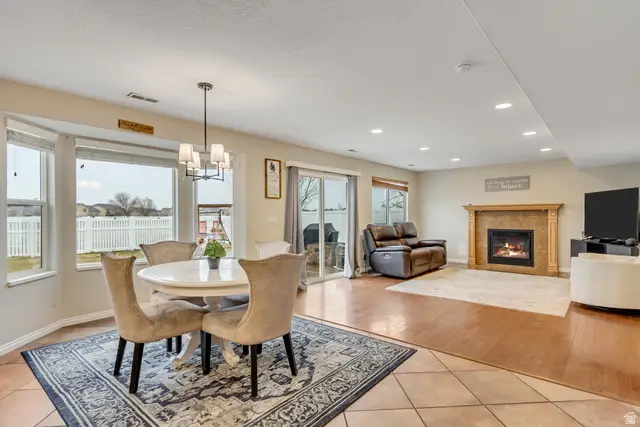 1024 W Manchester Dr N, North Salt Lake, UT 84054 - #3