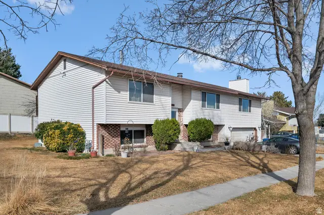 4502 W Woodgrove Dr, West Valley City, UT 84120 - #2