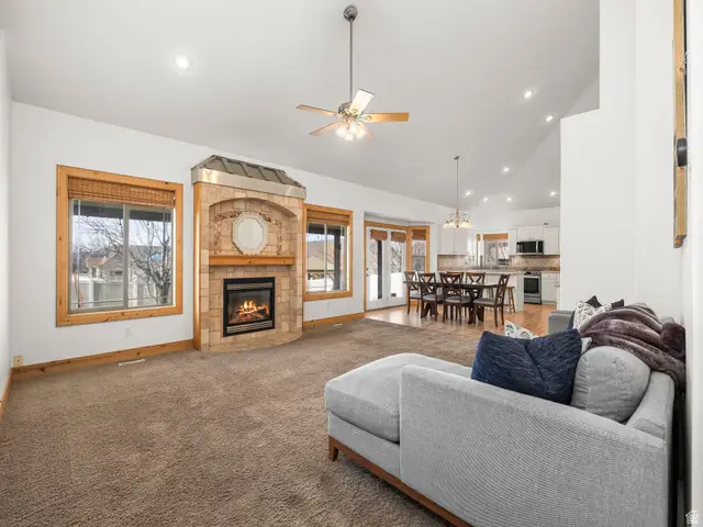 1092 S Valley Sage Dr E, Springville, UT 84663 - #3