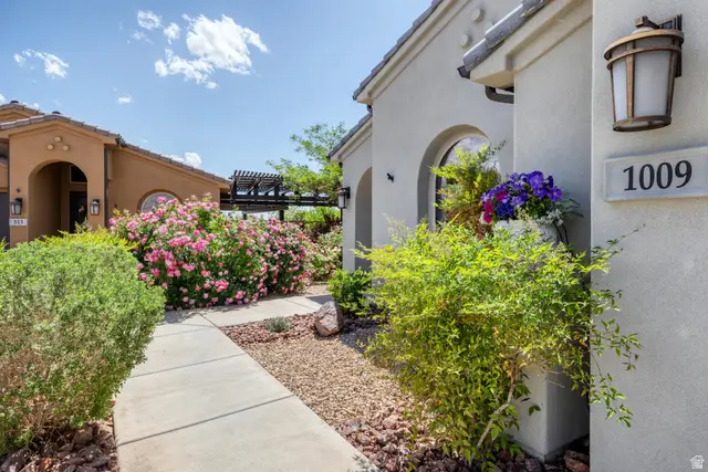 1009 N Blue Topaz Dr, Washington, UT 84780 - #2