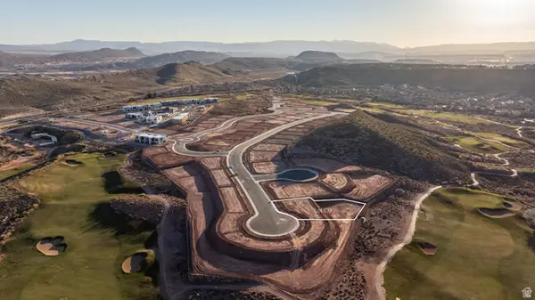 1697 N Golden Bear Way #109, Washington, UT 84780