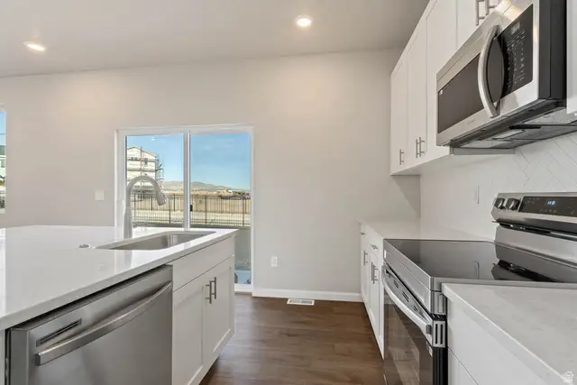 276 N Roundabout St, Saratoga Springs, UT 84045 - #2