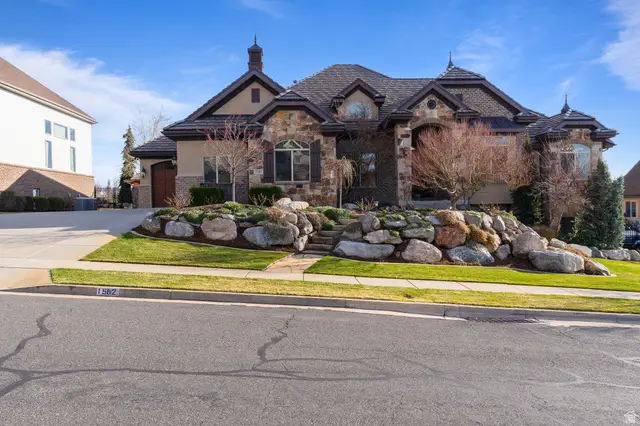1582 Hidden Springs Pkwy, Fruit Heights, UT 84037 - #2