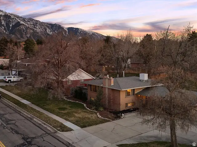 8698 S Alta Canyon Dr, Sandy, UT 84093 - #2