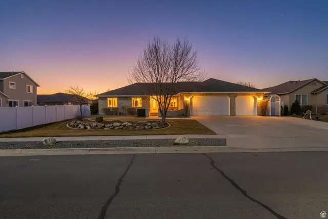 12252 S Margaret Rose Dr, Riverton, UT 84065 - #3