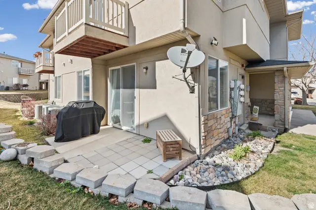 6633 W Yellow Poppy Dr, West Jordan, UT 84081 - #3