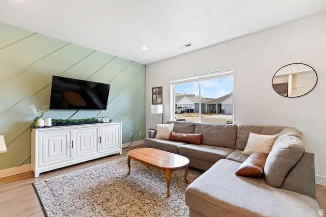 1556 E 460 S, Hyrum, UT 84319 - #3