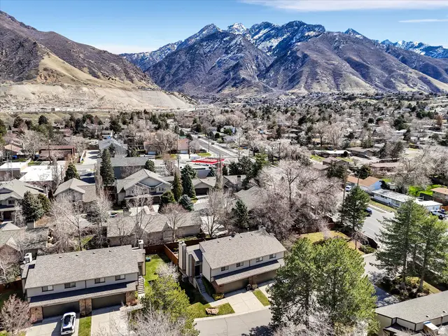 6971 S Twin Aspen Cv, Cottonwood Heights, UT 84121 - #3