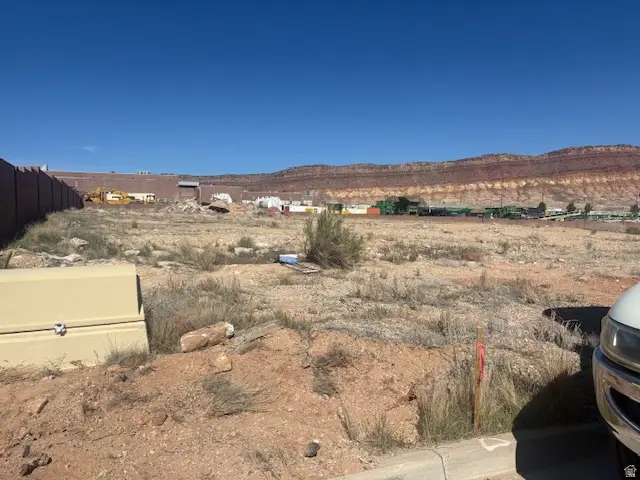 425 S Commerce St, Hurricane, UT 84737 - #2