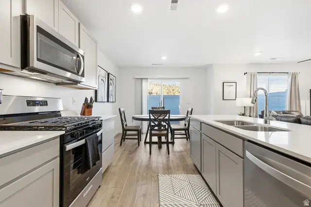 3329 E Big Bend Ln, Washington, UT 84780 - #3