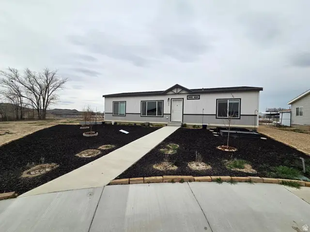 704 E Pine St, Wellington, UT 84542 - #1