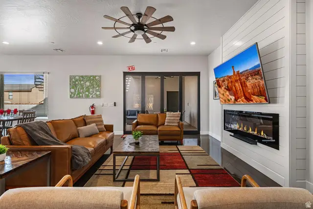 4228 W Hampshire Rd, Hurricane, UT 84737 - #3