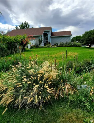 863 Country Club Dr, Stansbury Park, UT 84074