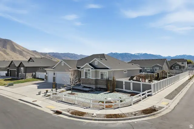 236 E Briarwood Ln, Stansbury Park, UT 84074 - #3