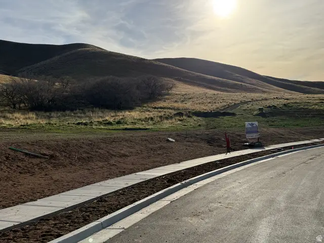 606 S Oakridge Dr E, Tooele, UT 84074 - #2