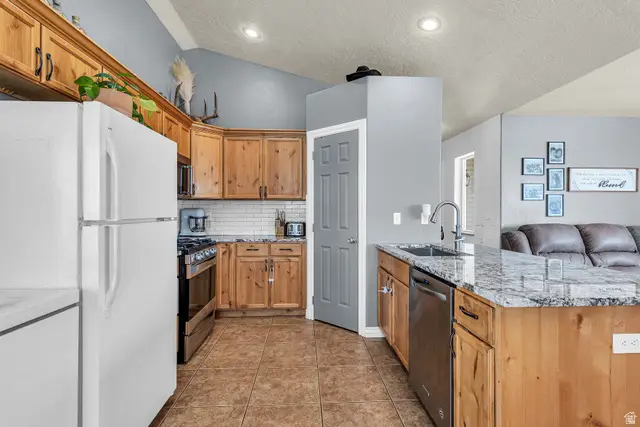 1901 Saddleback Dr, Enoch, UT 84721 - #3