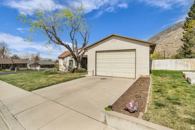 125 S Canyon Ave, Springville, UT 84663 - #2