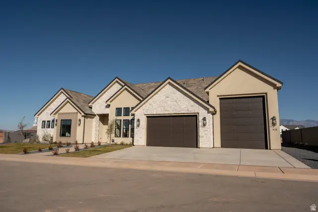 425 E Forrest Paddock Dr, Washington, UT 84780 - #2